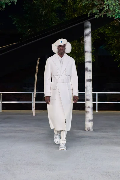 Look 150